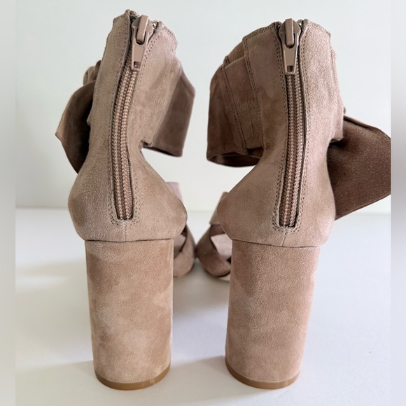 JEFFREY CAMPBELL || Tan Bow-Bow High Heel Sandals. Sz. 8.5 - Picture 7 of 11